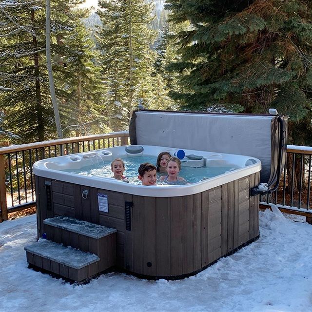 best hot tubs for winter